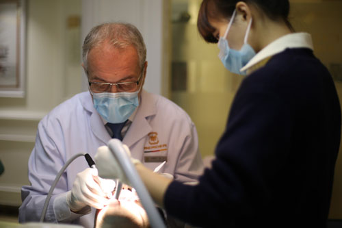 种植牙直播:苏志丹在广州亲身体验德国的牙科