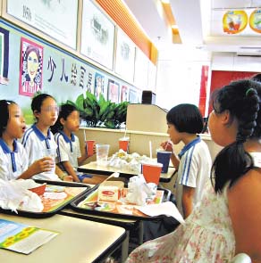 广东新闻: 放暑假,孩子午餐吃什么? 观察:儿童营