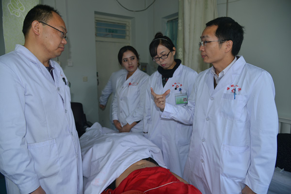 广东名医在喀什开展腹针疗法 让针灸不再痛_援