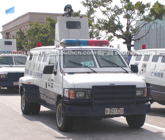 广东频道:反恐特警车