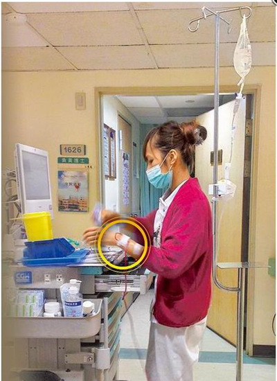 工作太苦招不到人 <em>台湾</em>花莲<em>女护士</em>打着点滴上