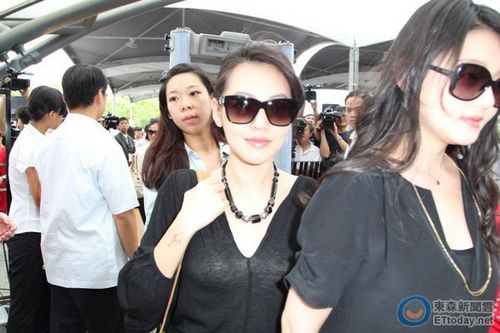 舞台剧大师李国修最后的谢幕 大小S现身场面混