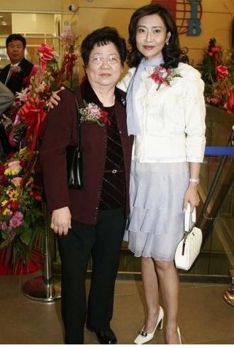 艳星叶玉卿自曝家庭矛盾 称婆婆曾看过她的三