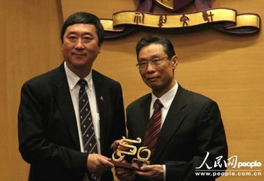 钟南山获颁授香港中文大学荣誉理学博士学位(