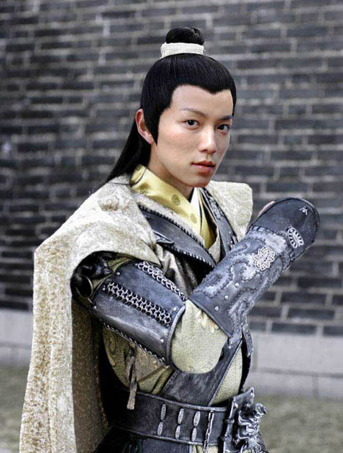 《<em>新甘十九妹</em>》崔鹏被封古装王子 男星古装造