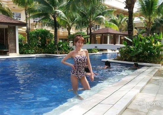 韩国大学女教师晒泳装照秀大长腿 爆乳比基尼