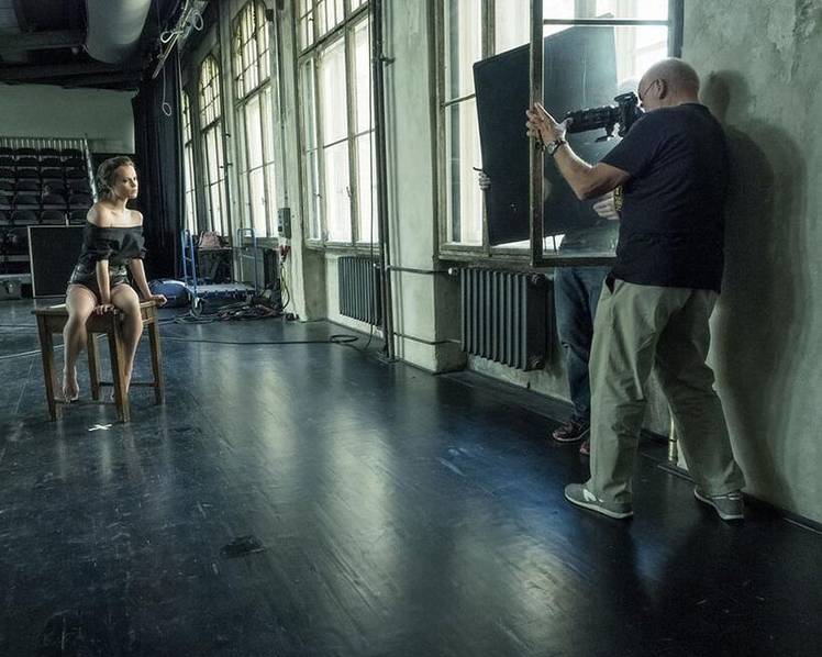 拒绝修图软件!德国摄影师坚持展现女人真实之