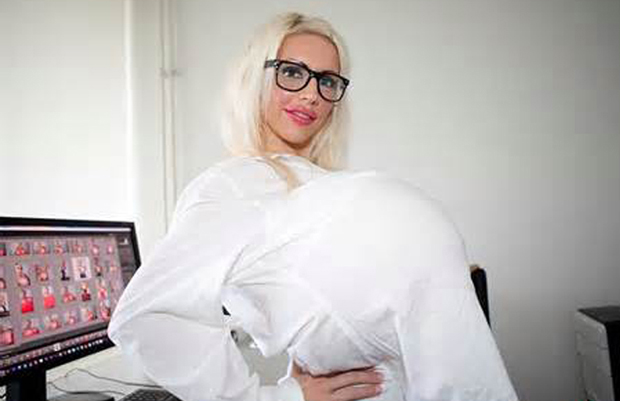 德国模特隆出世界最大胸部 共植入36斤盐水袋
