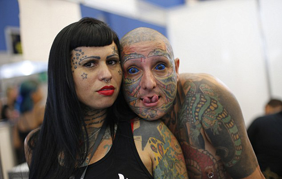 探访里约热内卢纹身大会 纹身爱好者争夺纹身
