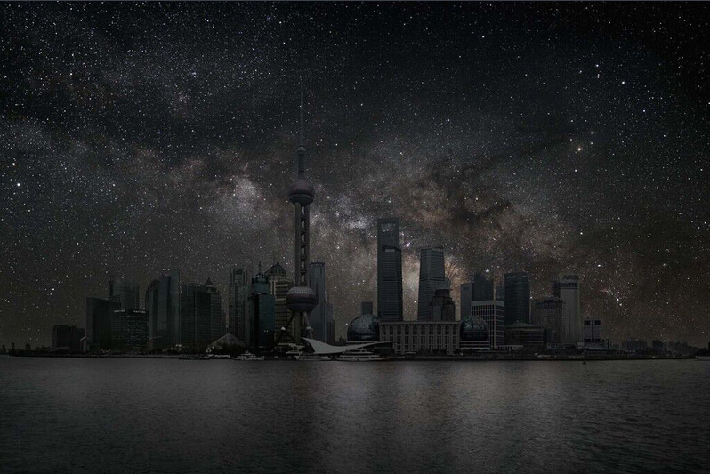 摄影师拍没有灯光的城市夜晚 安静静谧星空美好