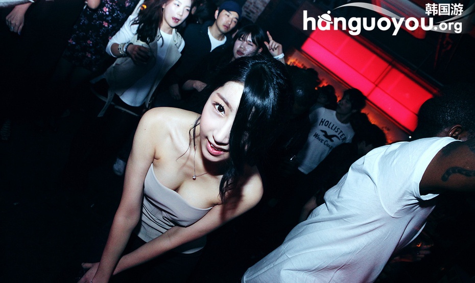 实拍韩国激情夜生活香艳场面:<em>性感美女</em>秀豪乳