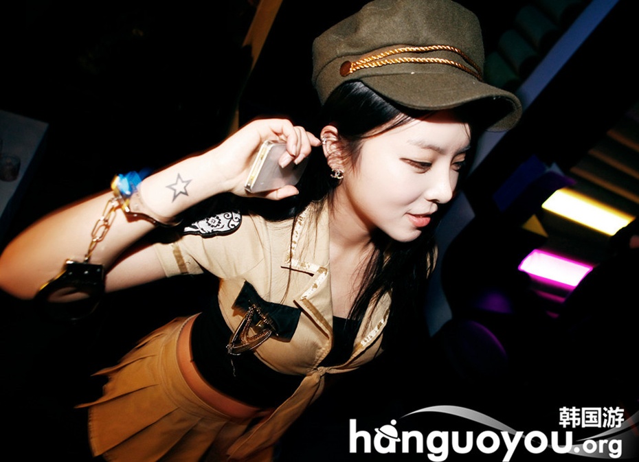 实拍韩国激情夜生活香艳场面:<em>性感美女</em>秀豪乳