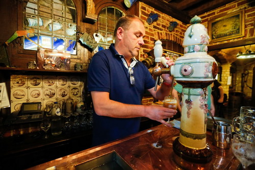 好福利!比利时小城建输酒管道 捐款者终身啤酒