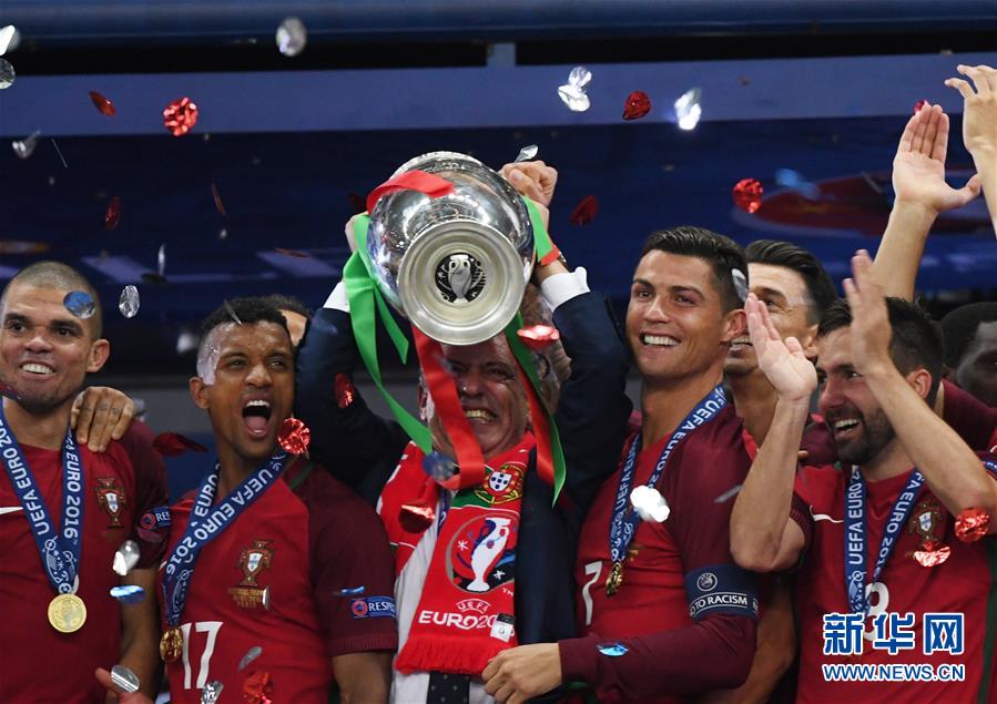 欧洲杯葡萄牙夺冠(高清大图):C罗等待12年终圆