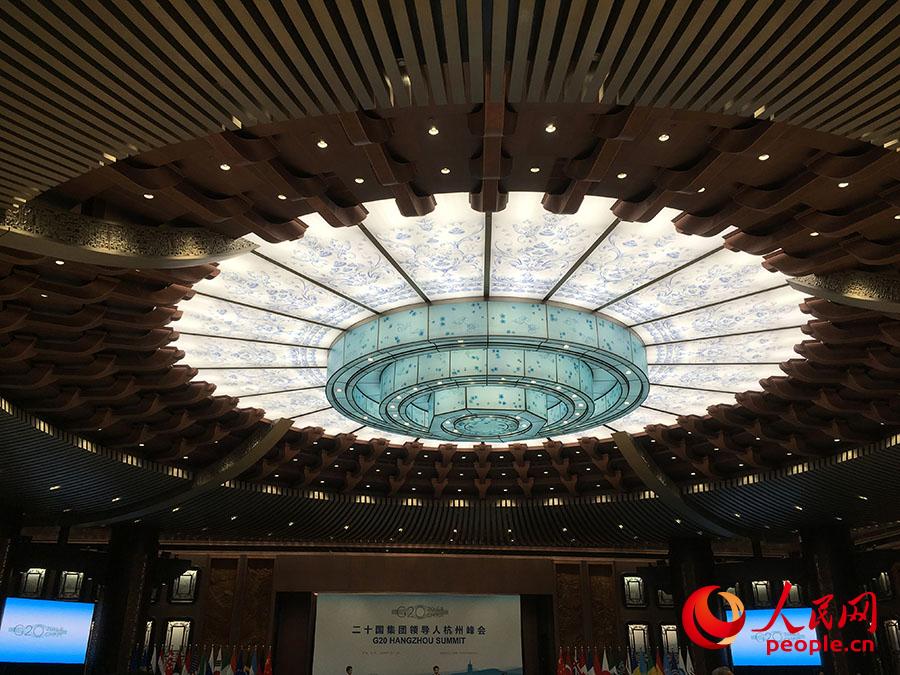 G20杭州峰会主会场充满中国特色 中外记者准