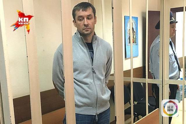 惊呆了!俄罗斯反贪官员搜出90亿现金 占满半间