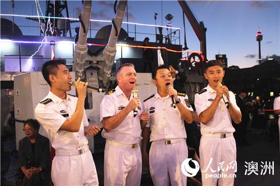 中国海军郑和舰在悉尼举行甲板招待会