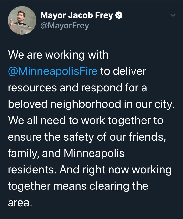 持续更新丨美警察暴力执法致黑人死亡纽约 华盛顿等地抗议者与警方发生冲突 南方网