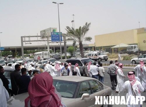 基地血洗外国驻沙特公司 50外籍人质被扣押:国