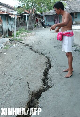 印尼苏拉威西岛<br>发生6.2级地震:南方新闻网国际新闻