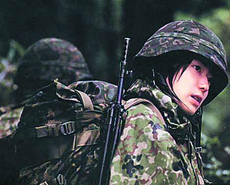 从军路上女性英姿飒爽 BR 聚焦世界各国<em>女兵</em>: