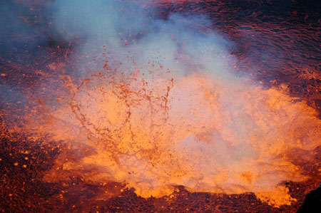 组图:科摩罗群岛火山喷发几万居民紧急撤离