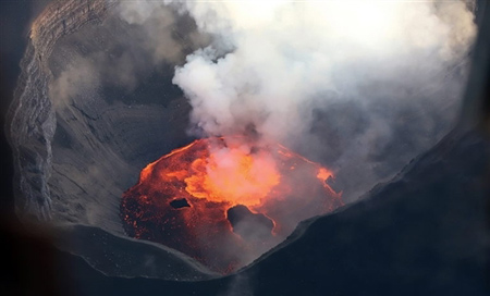 组图:科摩罗群岛火山喷发几万居民紧急撤离