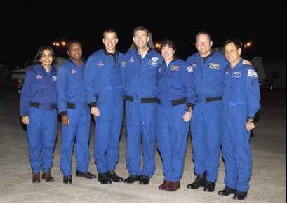 组图:哥伦比亚号飞船爆炸 7名宇航员全部遇难