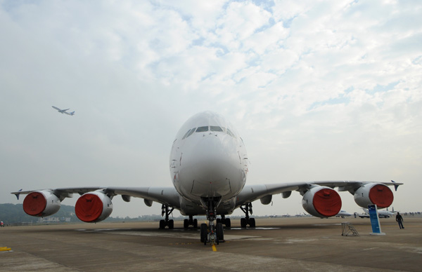 组图:A380飞抵珠海航展中心