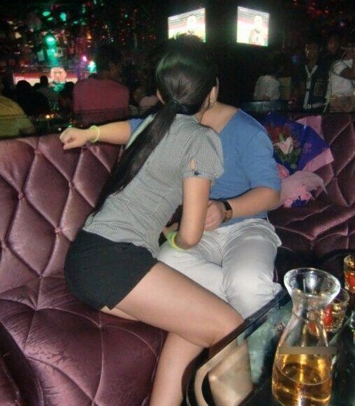 揭秘<em>夜总会坐台女</em>:把最珍贵的都卖了_焦点图