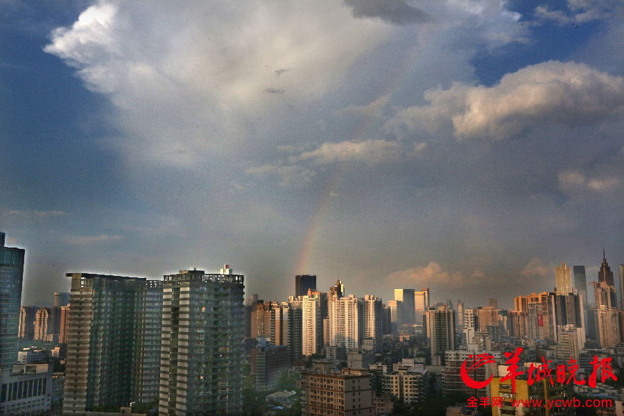 广州昨天 半边彩虹挂云间 市民拍照晒朋友圈