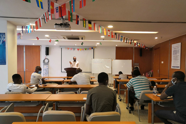 International volunteers offer help to expats in Yuexiu, Guangzhou