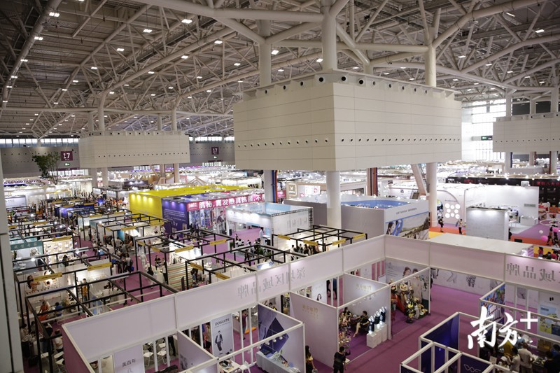 深圳国际针织品博览会开幕 来看看今年的最流行趋势
