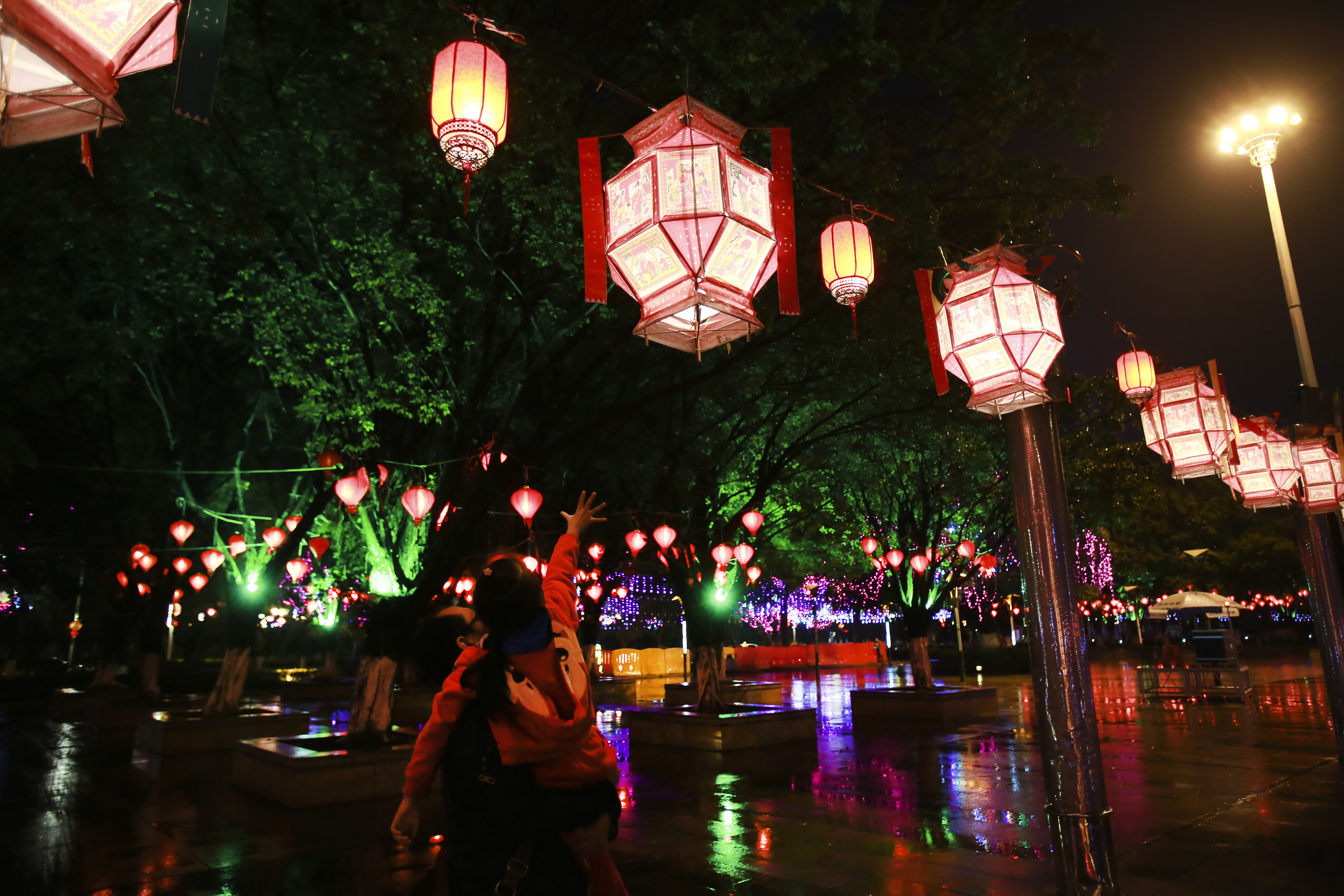 我们的节日·元宵节：月色灯山，处处皆浪漫 - 子公司动态 - 济南城市建设集团