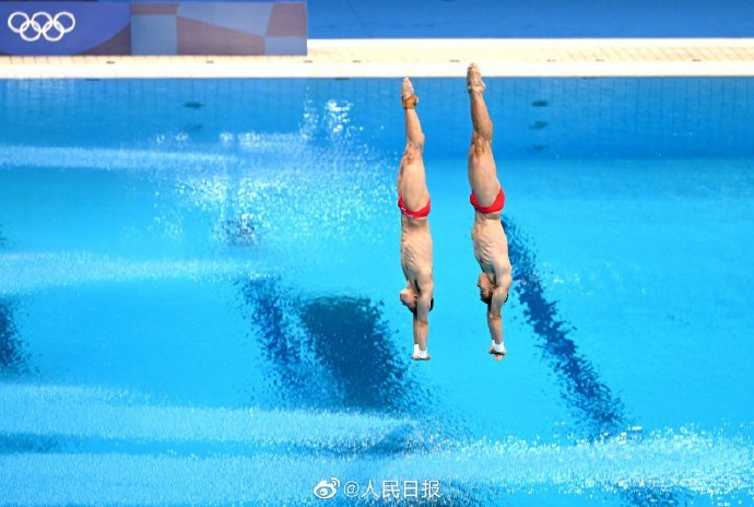  曹缘/陈艾森夺得跳水男子双人10米台银牌