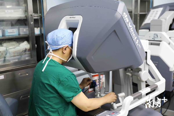 微创外科“明星”来了!广东将新增15台达芬奇手术机器人