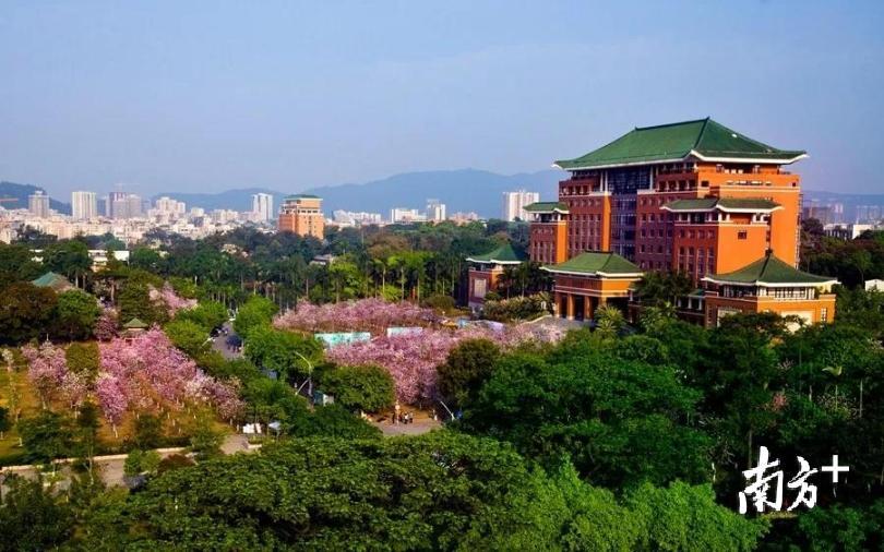 华南农业大学行政楼。