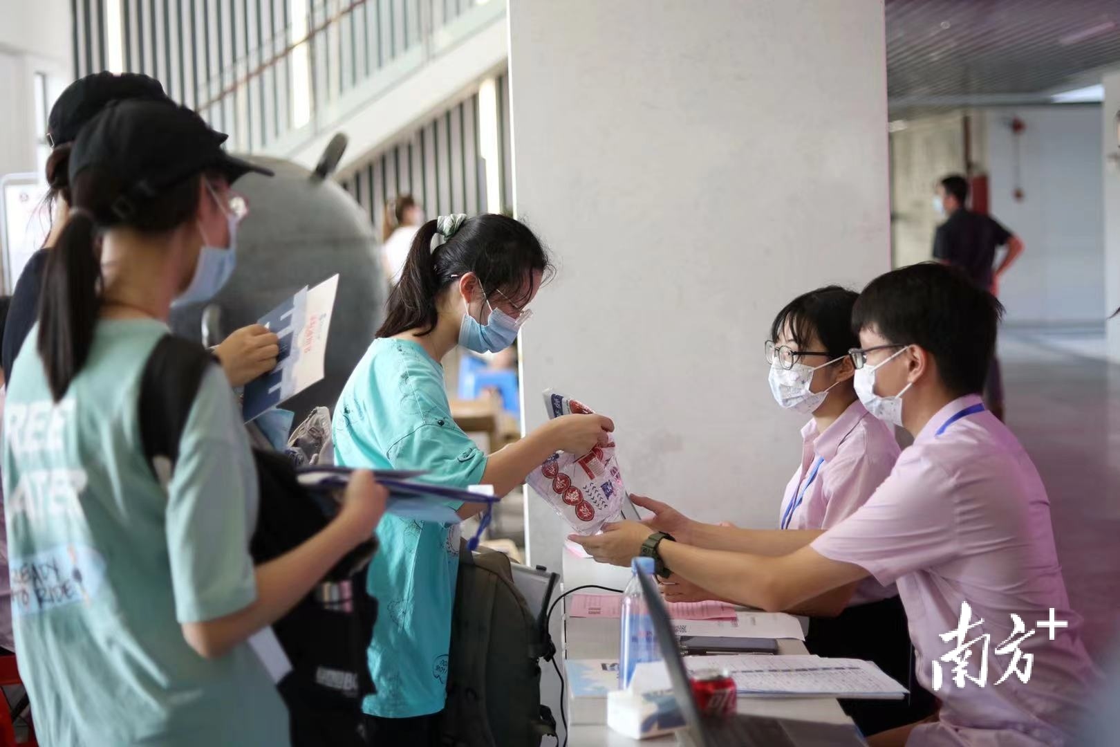 万名新生来报到！华师迎新有妙招更有“花样”