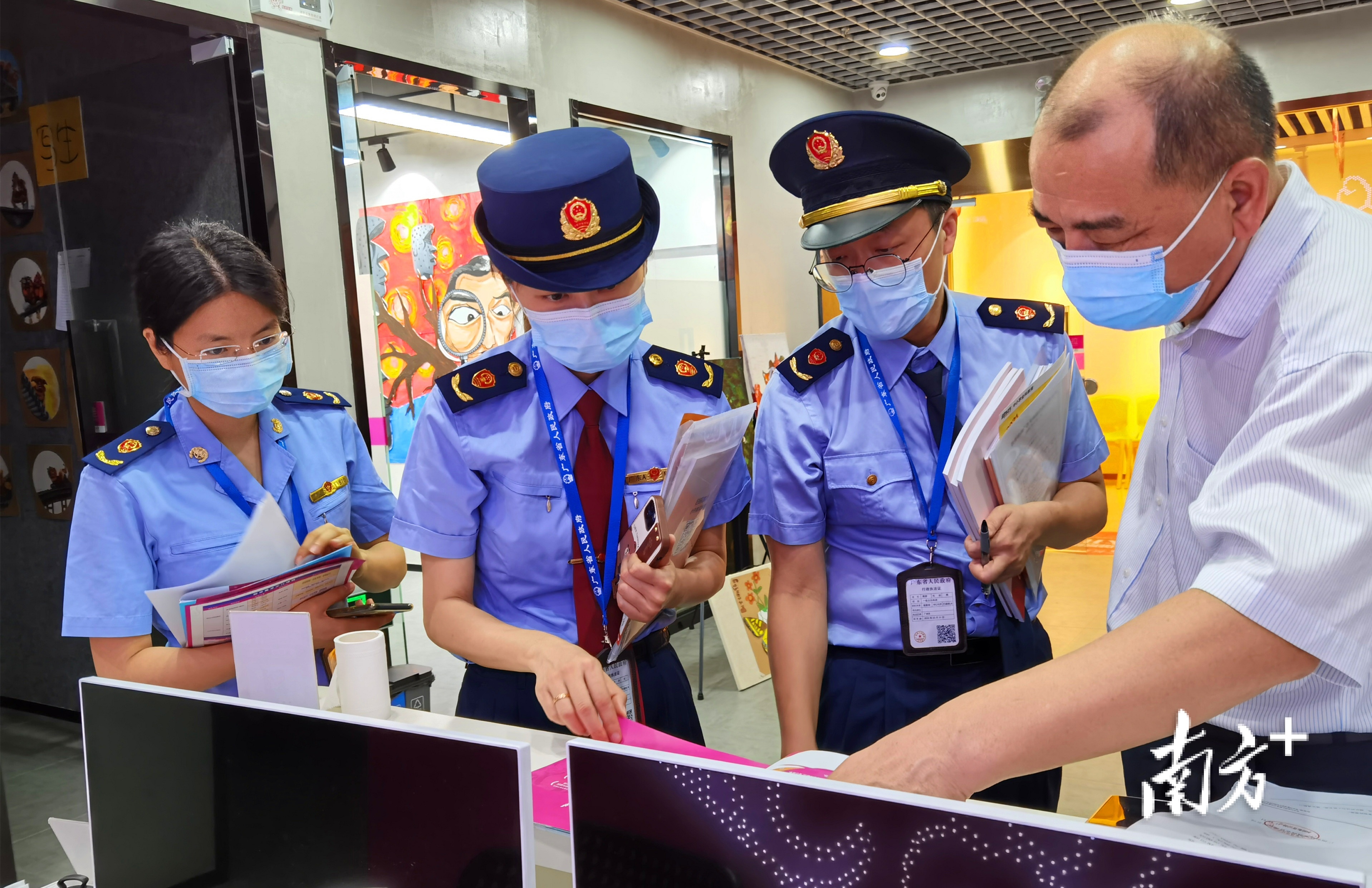 5月18日至19日，广州市市场监管局会同市教育局开展教育培训广告专项联合执法行动，对全市校外培训机构集中分布区域进行重点检查。