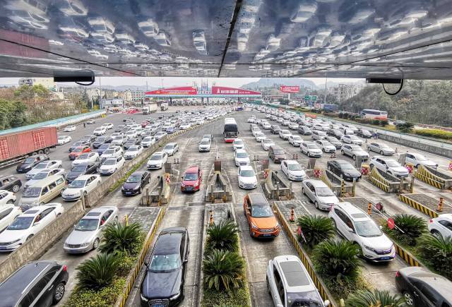 两年内基本取消全国高速公路省界收费站