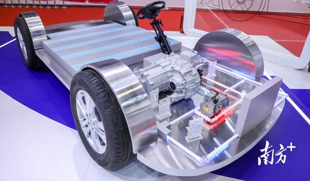 美的在第十九届上海国际汽车工业展览会上展出的新能源汽车零部件产品。图源：GMCC&Welling微信公众号