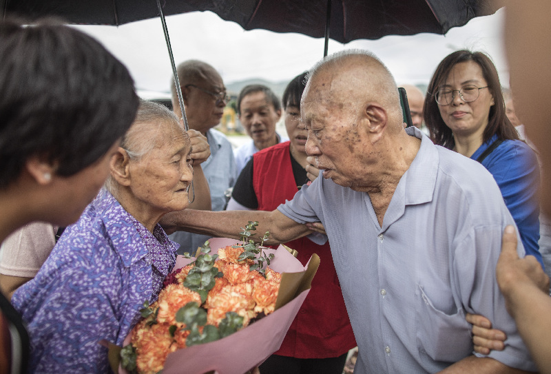 世象|时隔76年的重逢 92岁老人潮汕寻亲