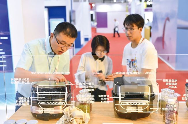 老百姓怎么贡献GDP_第三产业对gdp贡献图(3)