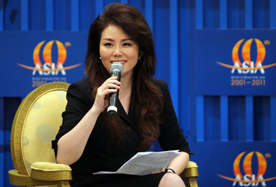 <em>央视女主持方静</em>复出主持俄国阅兵视频 <em>方静</em>间