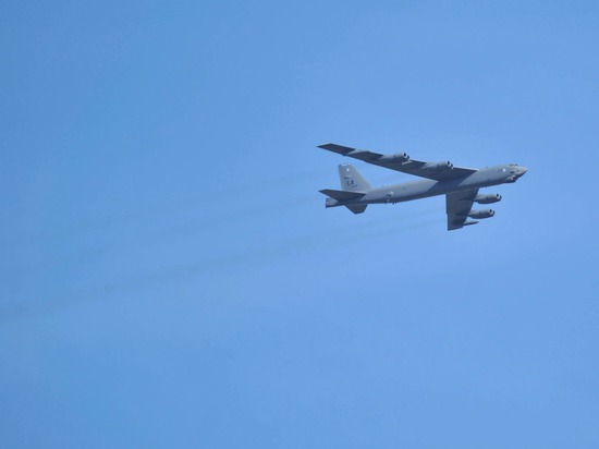 美B-52轰炸机再闯南沙 中国国防部外交部抗议