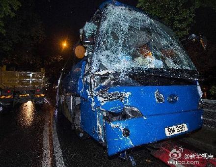 内地韩国旅游团在香港遇交通意外 53人受伤