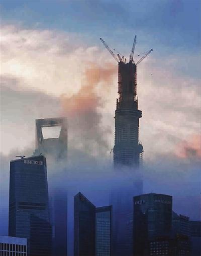 中国第一高楼封顶图片