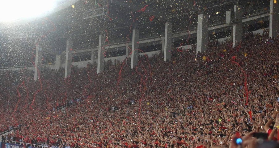 恒大首次夺得亚冠冠军 看台上闪亮的太太团大