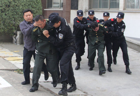 冒牌特种部队军官持 中央密令 <em>劫狱</em> 上校 十分嚣