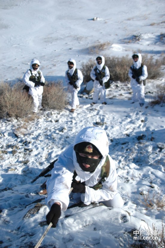 新疆边防军装备好战术专业 已配北斗定位系统